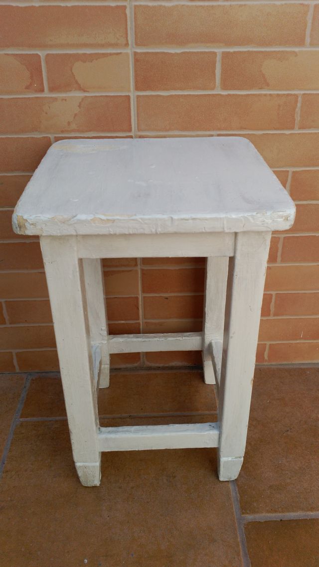 Sgabello piccolo bianco, legno massello