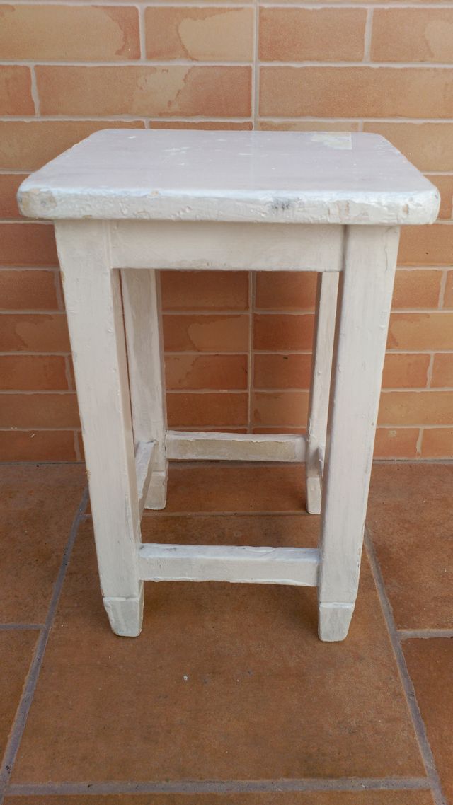 Sgabello piccolo bianco, legno massello