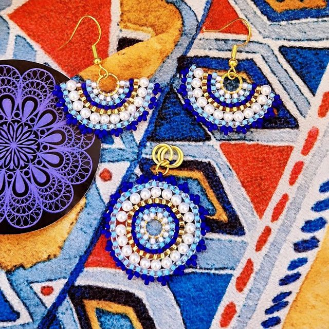 Orecchini con ciondolo, fatti a mano