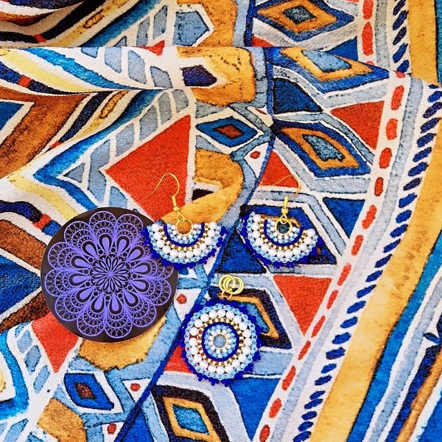 Orecchini con ciondolo, fatti a mano