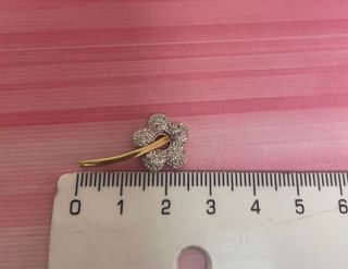 Colgante de oro flor