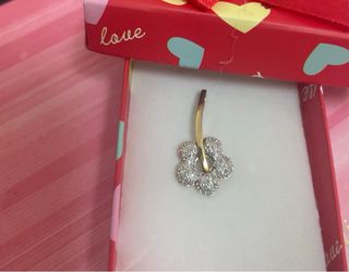 Colgante de oro flor