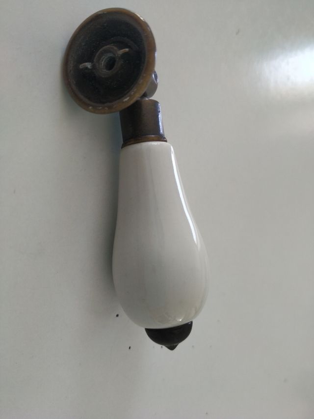 TIRADOR PENDULO FLOR AZUL .