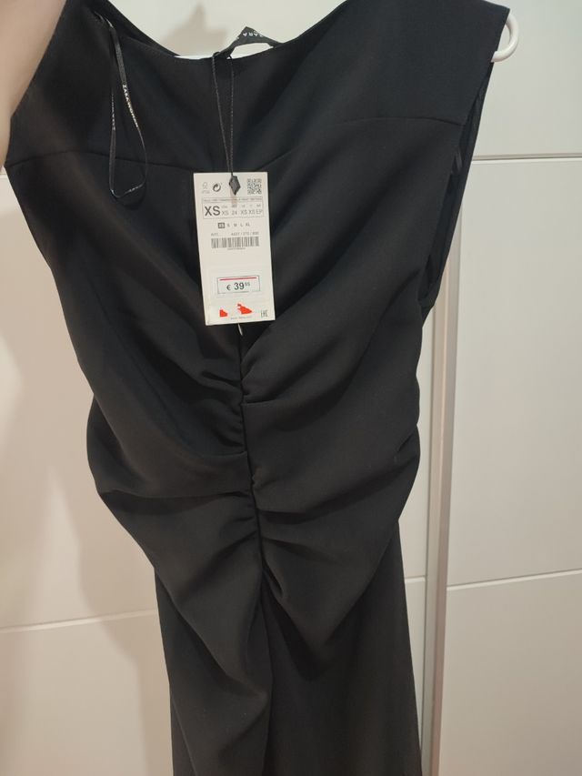 Vestido negro midi Zara a estrenar 