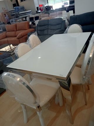 Mesa + 6 sillas de vanguardia