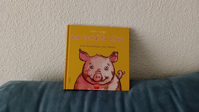 Libro juego la cerdita Clea nuevo sm