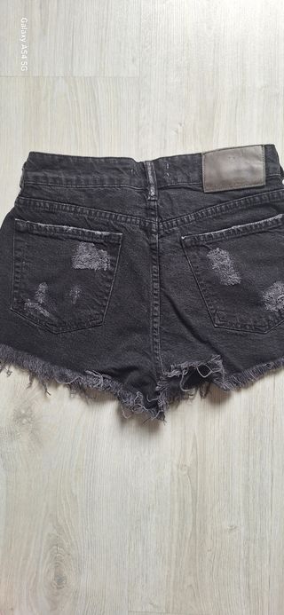 Short. Se vende co
njunto camiseta pantalón