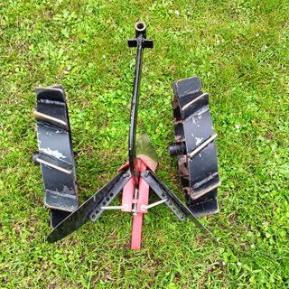 Arado y ruedas motoazada