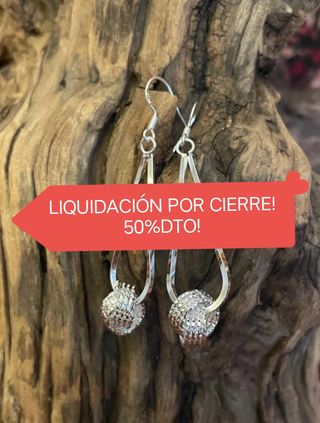 Pendientes largos bolita