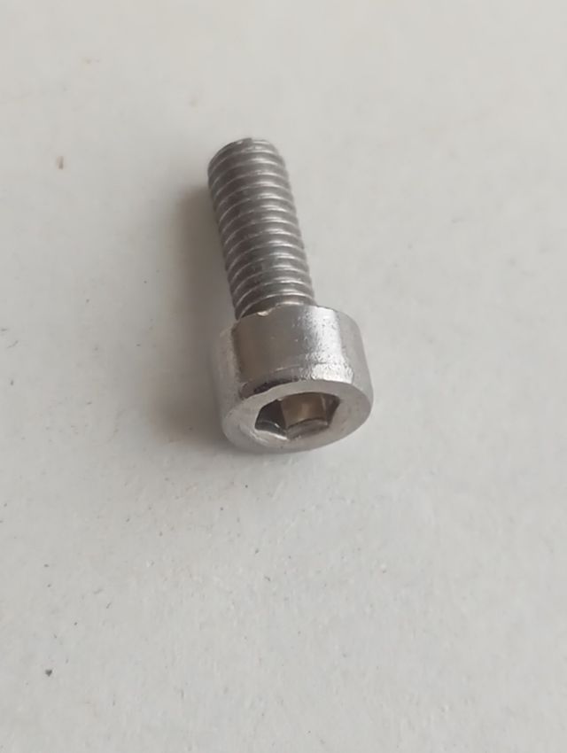 viti Allen in acciaio inossidabile da 3 mm.