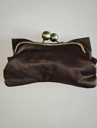 Clutch marrón chocolate 🍫 de raso