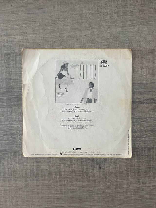 SINGLE “Hangin’” de CHIC