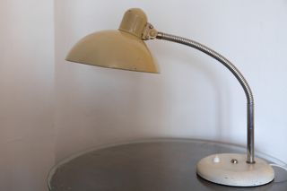 Lámpara de mesa Kaiser Idell Original años 40