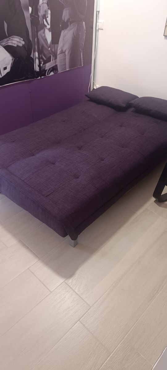 Sofá cama y varios regalos