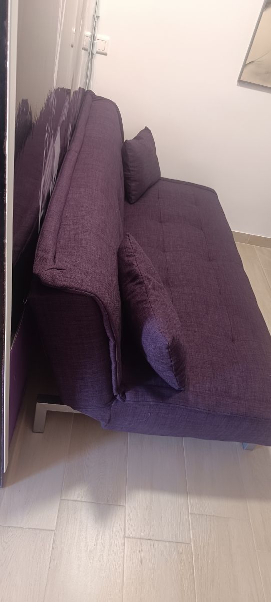 Sofá cama y varios regalos