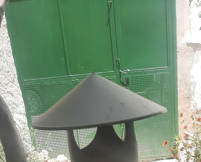 Chimenea de metal. Mide 150 CM