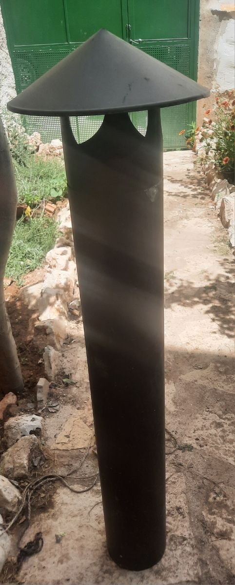 Chimenea de metal. Mide 150 CM