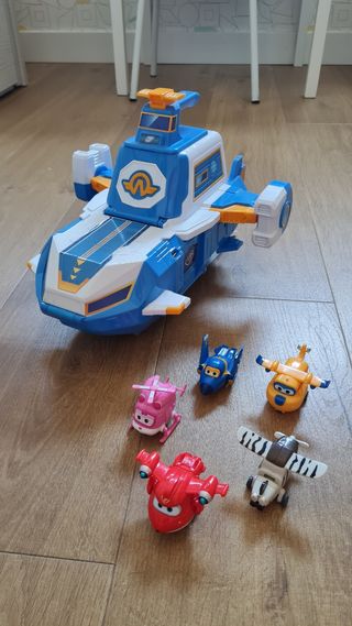 Avión aeropuerto Súper Wings con aviones