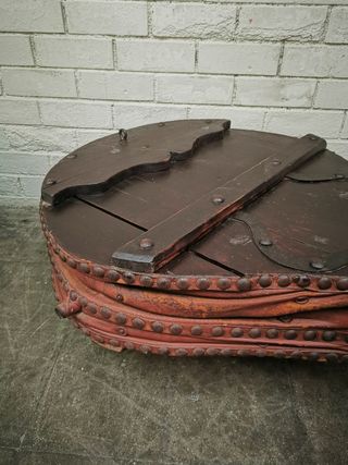 Gran fuelle antiguo. Mesa centro