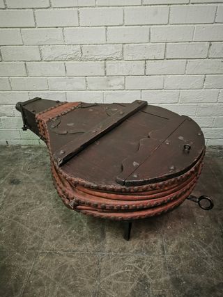 Gran fuelle antiguo. Mesa centro