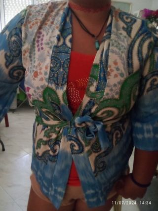 Blusa mujer estilo kimono es otra marca no está 
