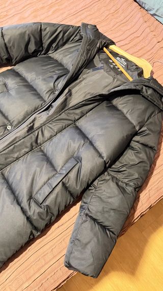 Parca Hollister 3/4 negra talla XS A ESTRENAR!!!