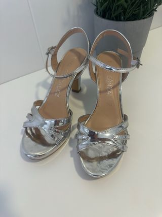 Sandalias de tacón plateadas boda