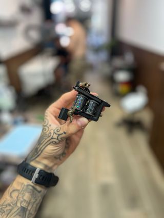 Maquina tattoo Mao y Coko fernandez