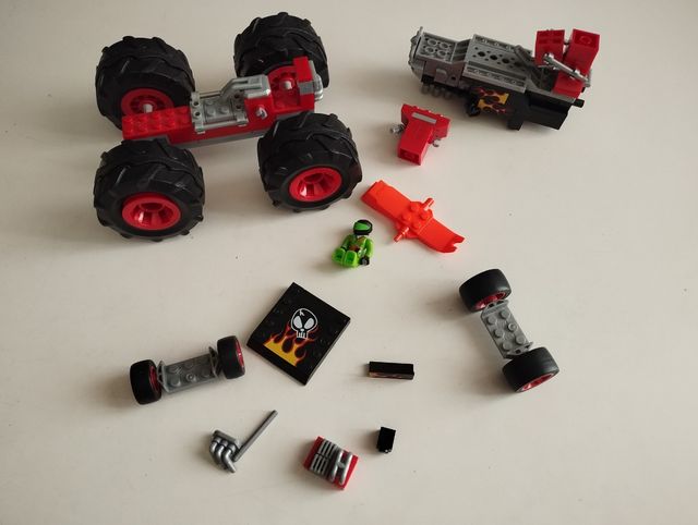 Monster Truck Bone Shaker Mega Construx
