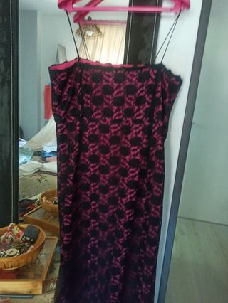 Vestido de fiesta negros y fucsia encaje