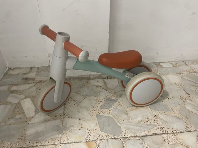 BICICLETA INFANTIR, a partir de 1 año, sin pedal