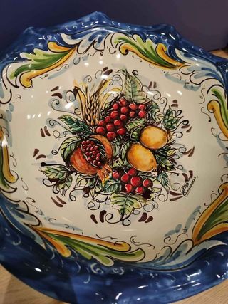 Centrotavola con piede in ceramica di Caltag