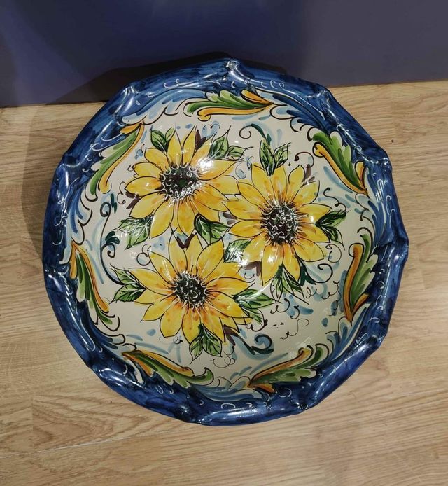 Centrotavola con piede in ceramica di Caltag