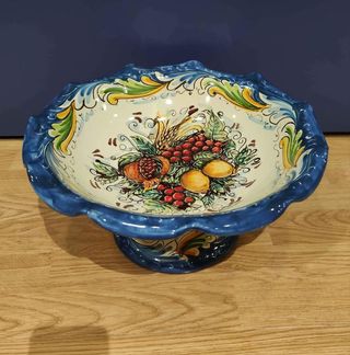 Centrotavola con piede in ceramica di Caltag