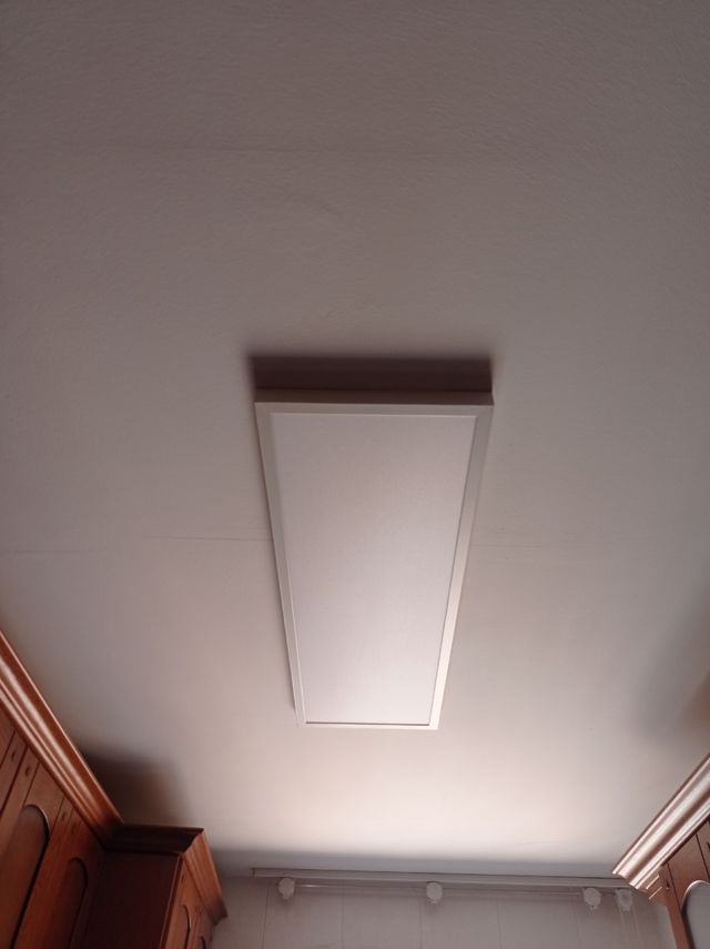 Plafón plano superficie led.