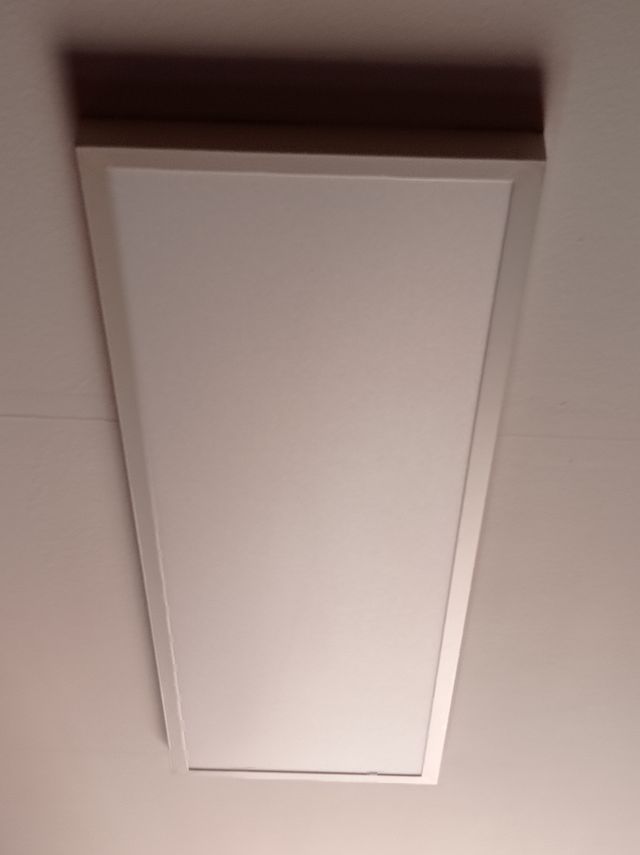 Plafón plano superficie led.