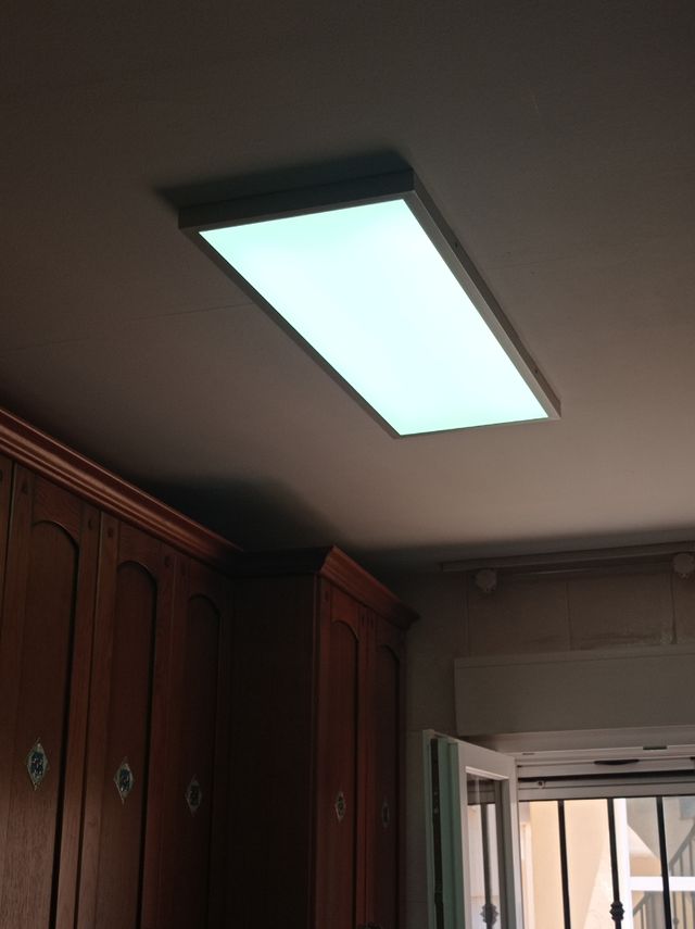 Plafón plano superficie led.