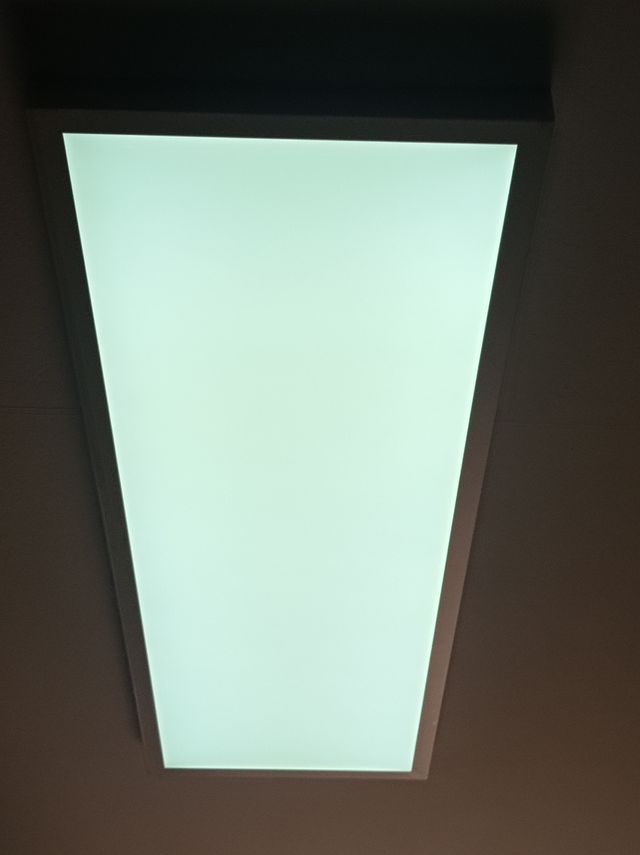 Plafón plano superficie led.