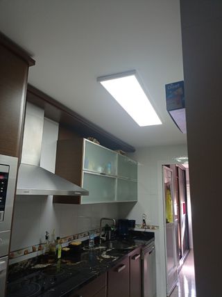 Plafón plano superficie led.