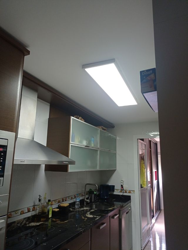 Plafón plano superficie led.