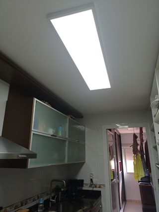 Plafón plano superficie led.