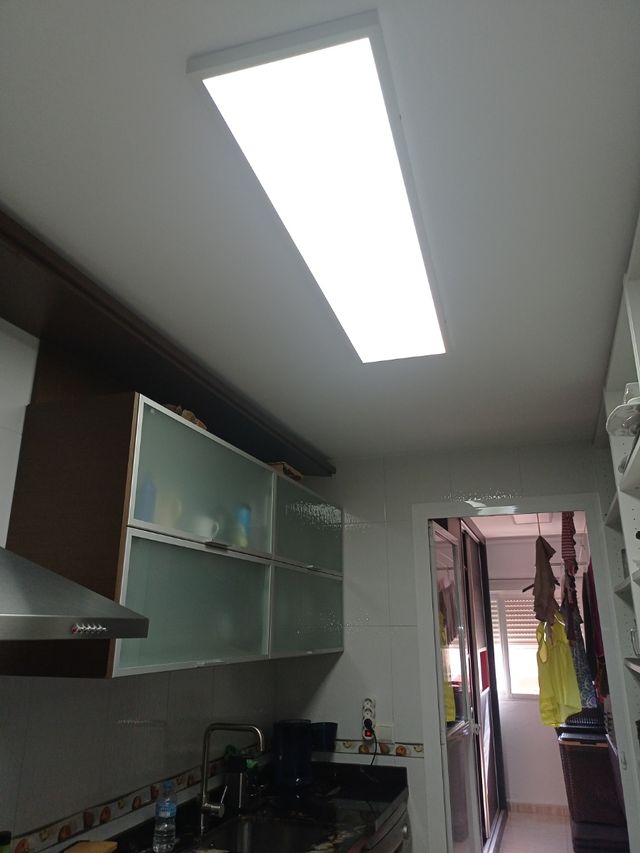 Plafón plano superficie led.