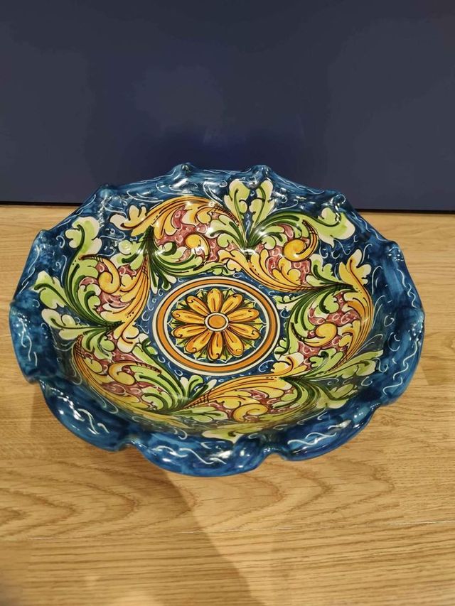 Centrotavola, diametro 35 cm in ceramica di Caltag