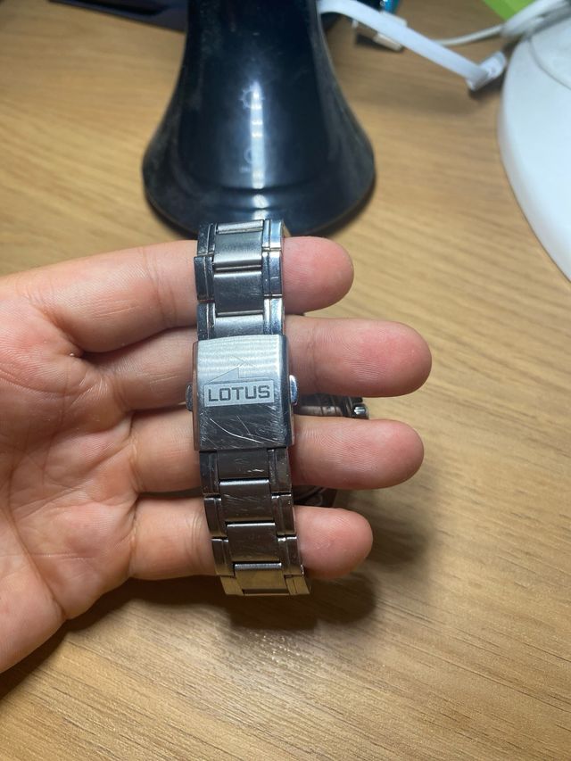Reloj Lotus