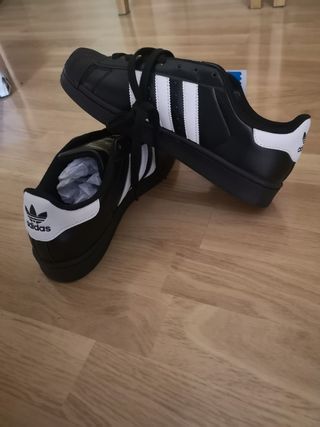 Adidas superstar negras talla 42