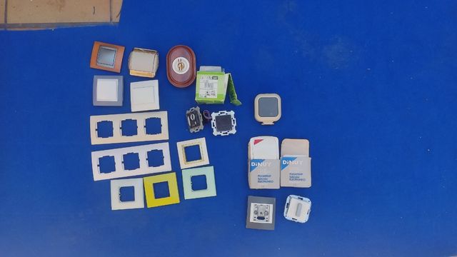 Lote de embellecedores y enchufes varios