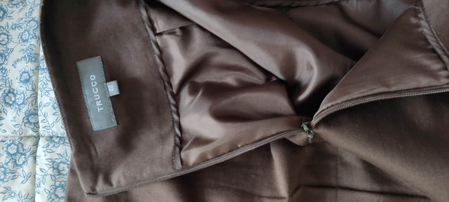 Falda chica t 42 marrón largo rodilla 