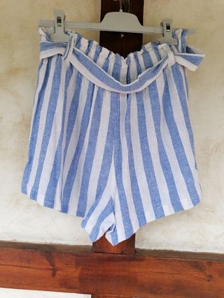 Pantalón corto. Talla L. Azul. Y blanco