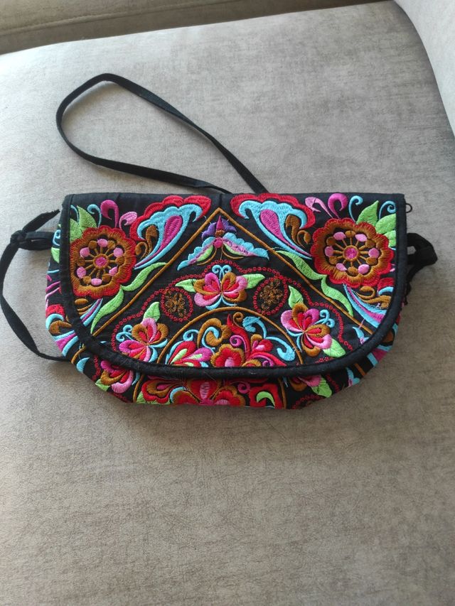 Bolso flores bordadas