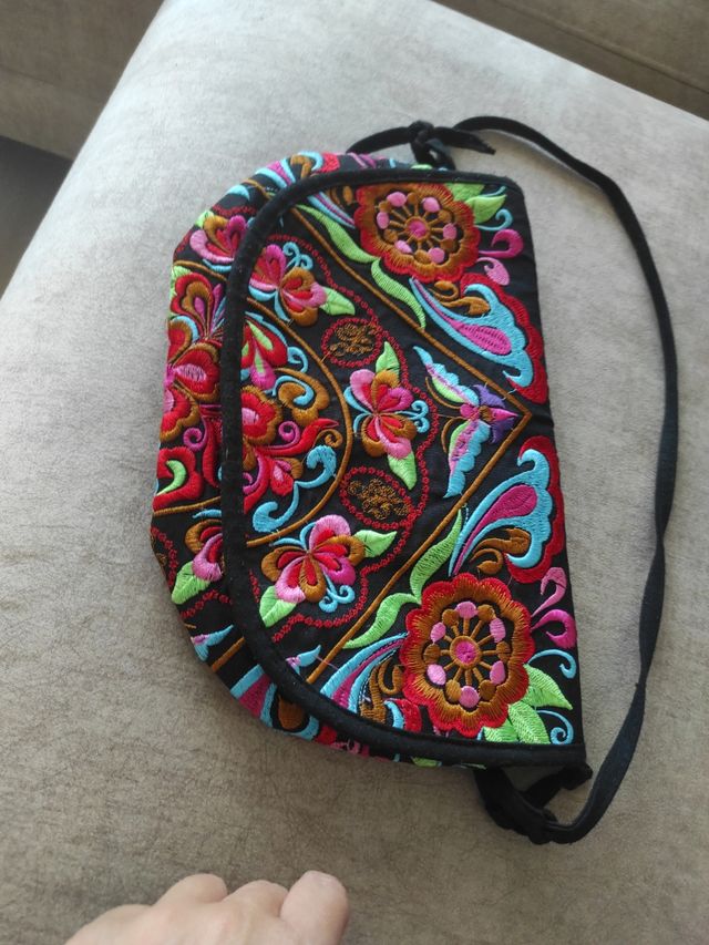Bolso flores bordadas